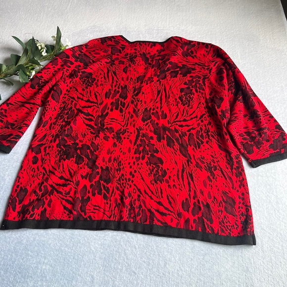 Women’s Sz 1X Red Leopard Print Sweater Deep V-Neck 3/4 Sleeve Lightweight - Picture 9 of 9